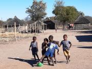 Ombili Fussball überall