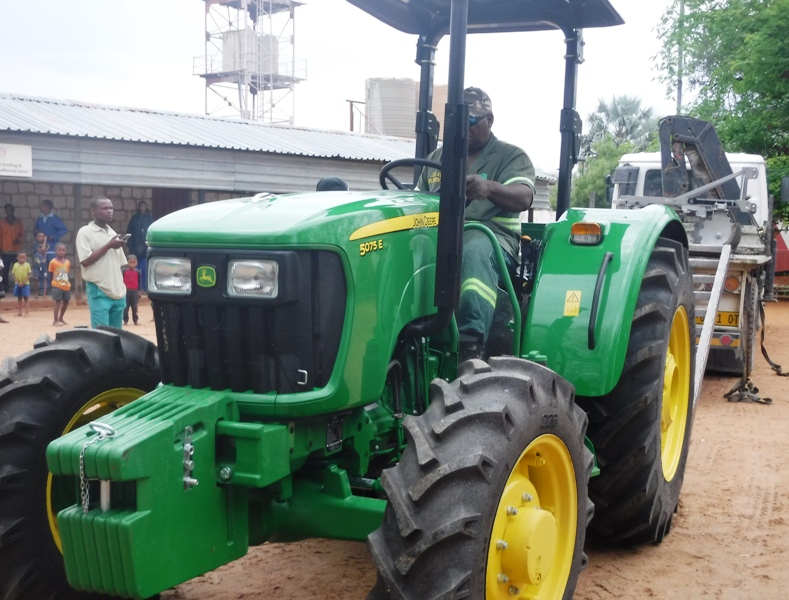 181022 new tractor 02